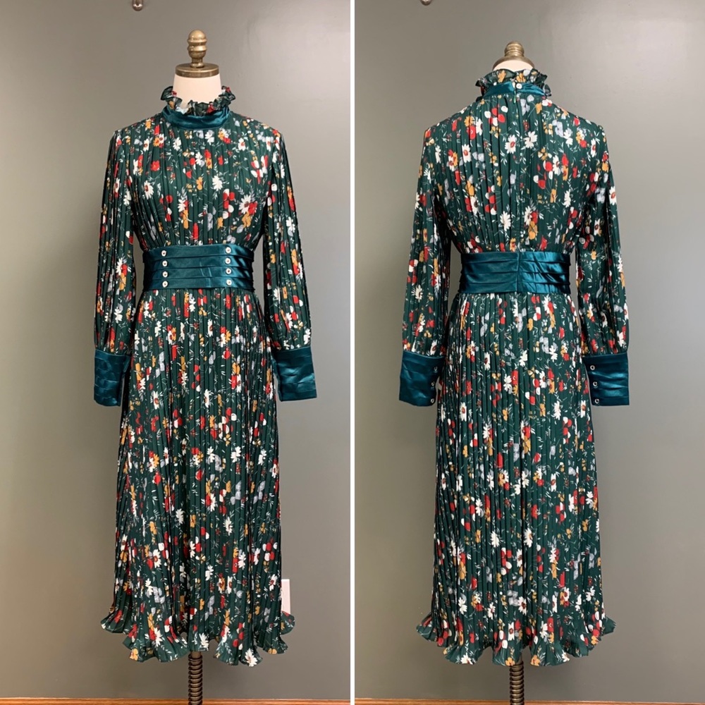 NWT UVM Collection Lilly Green Floral Pleated Midi Dress Long Sleeves Mock Neck